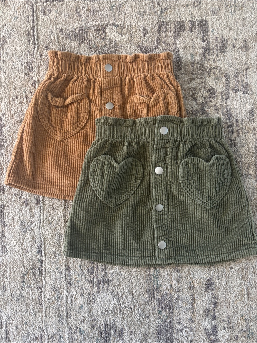 Old Navy Corduroy Heart-Pocket Skirts in Olive & Camel sz 4T